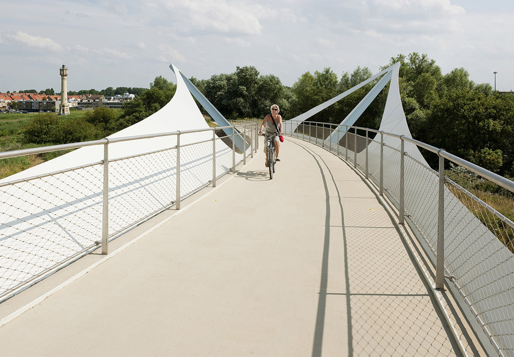 staal-bouw-voetgangersbrug-knokke-01