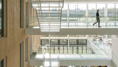 Duurzaam en innovatief hoofdkantoor met circulaire staalstructuur 