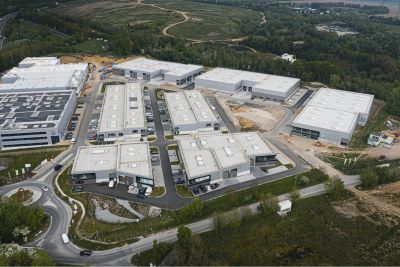 Projet en plusieurs étapes avec différents types de bâtiments industriels