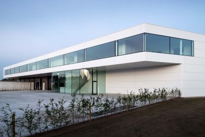Bedrijfsgebouw Loda