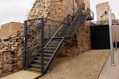 Escalier métallique d’accès à une tour médiévale, Luxembourg