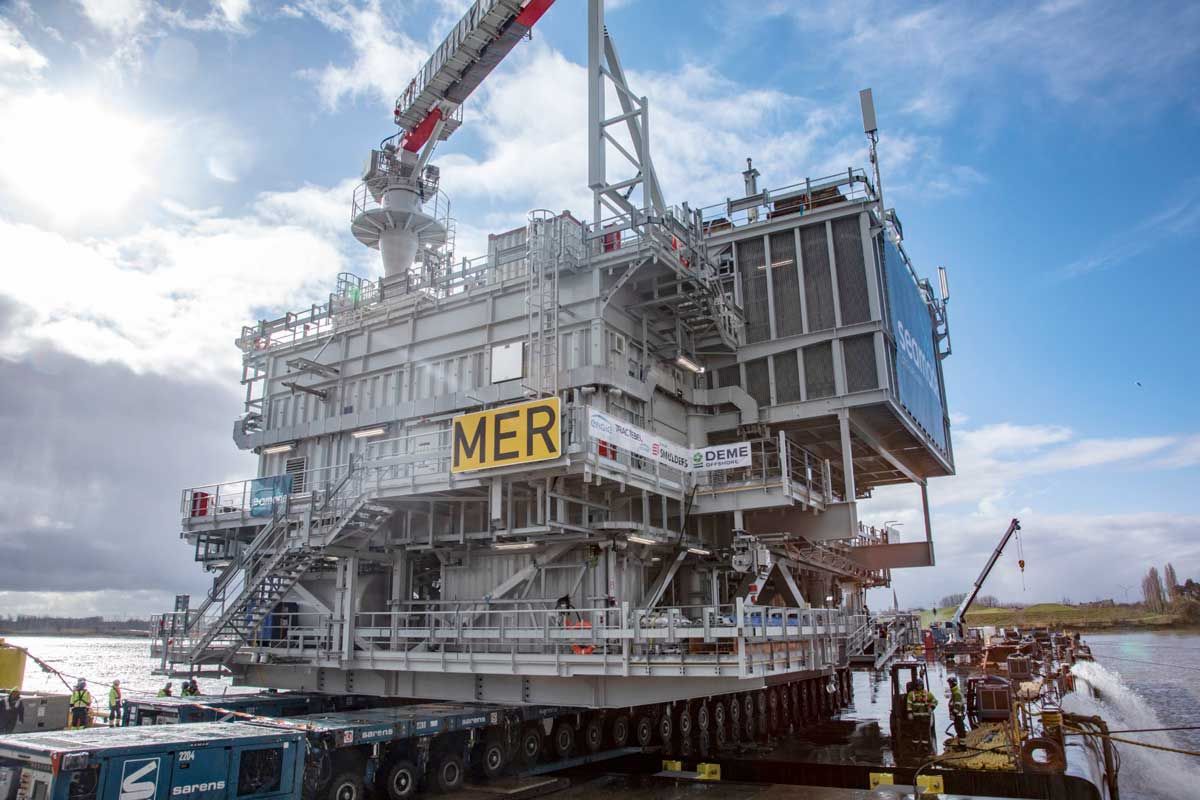 La première des deux sous-stations offshore de SeaMade est en route vers la mer du Nord belge