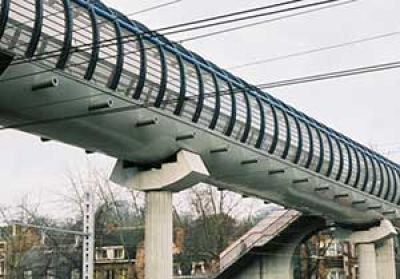 De voetgangersbrug  van Herbatte