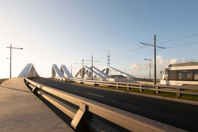 Un élégant trio de ponts donne un nouvel élan à la zone du canal